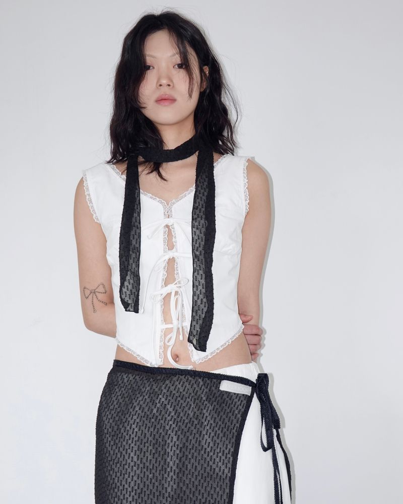 Sheer lace scarf_ black