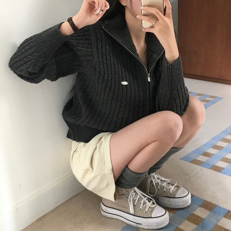 [BELLIDE MADE] Cable knit zip-up with pendant