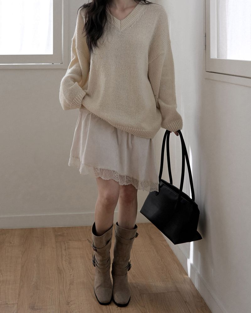 Revender unbalanced lace skirt