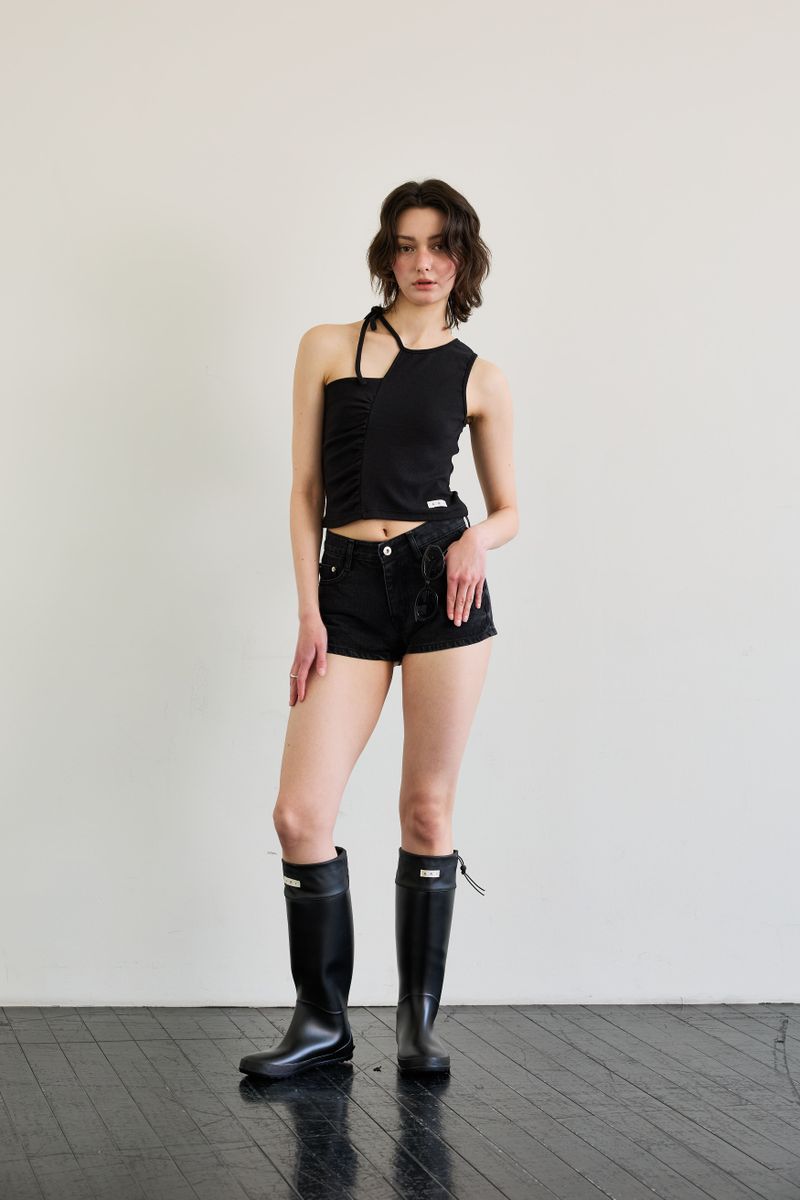 BEBE UNBALANCE SLEEVELESS TOP / BLACK