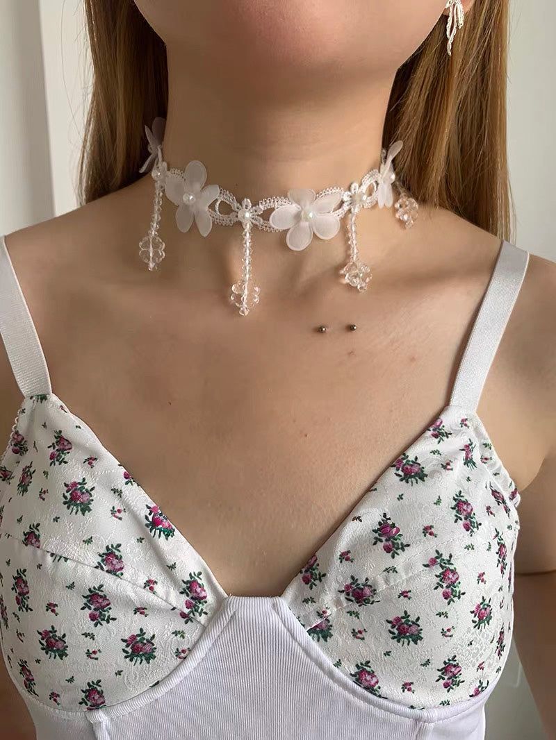 White flower fabric beads necklace