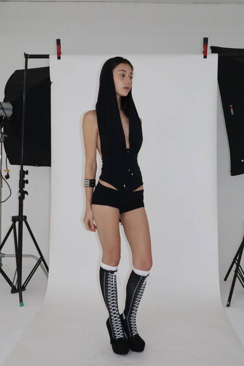 BEEDS DRAPE HOOD TOP [BLACK]