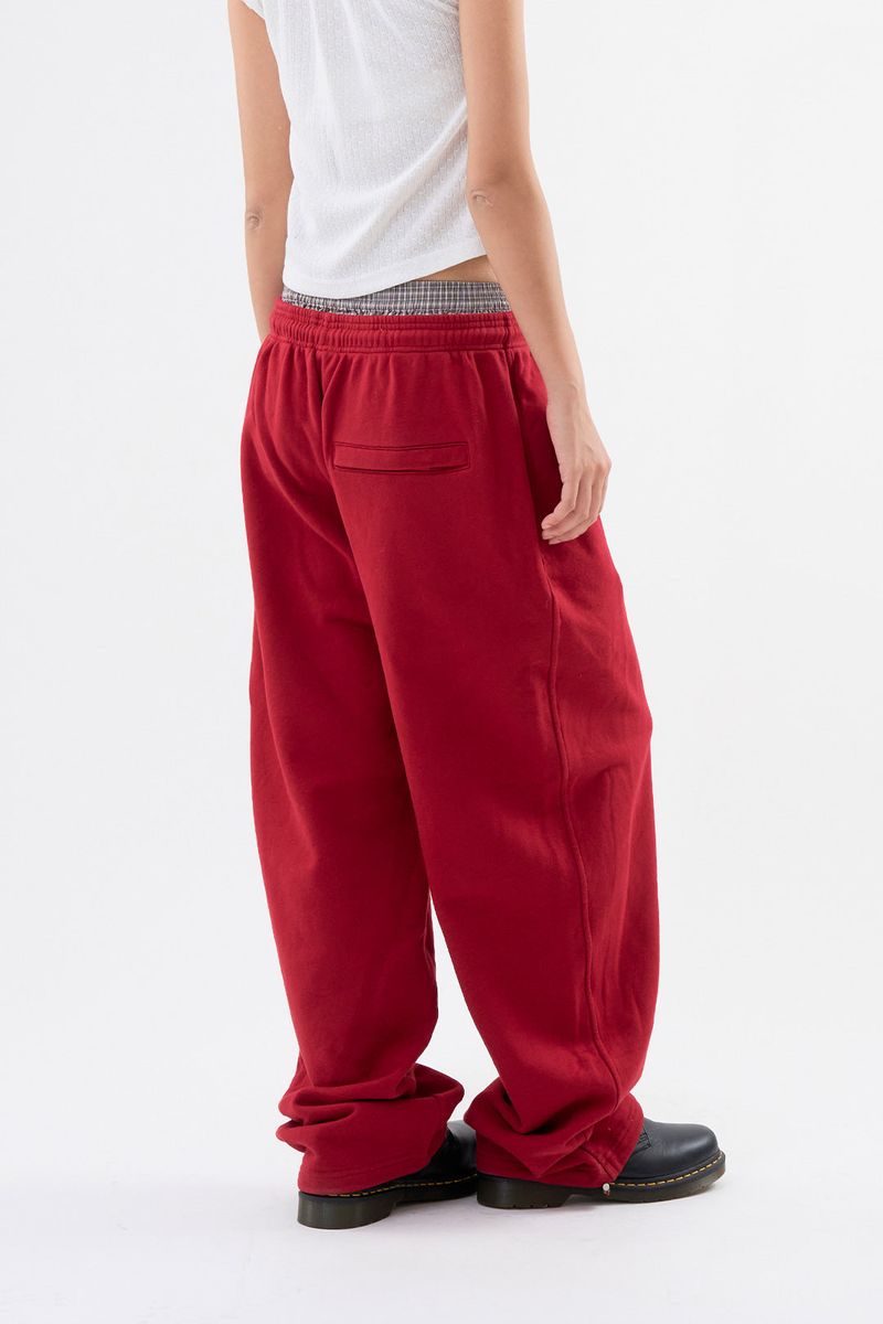 Check sagging sweatpants