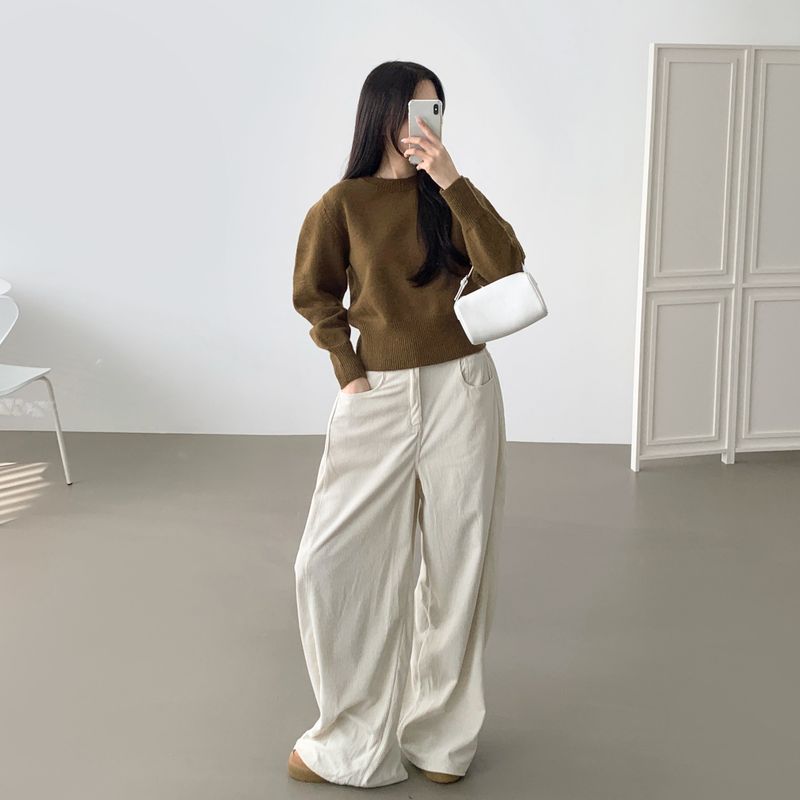 セミクロップドニットウェア for in-between seasons
