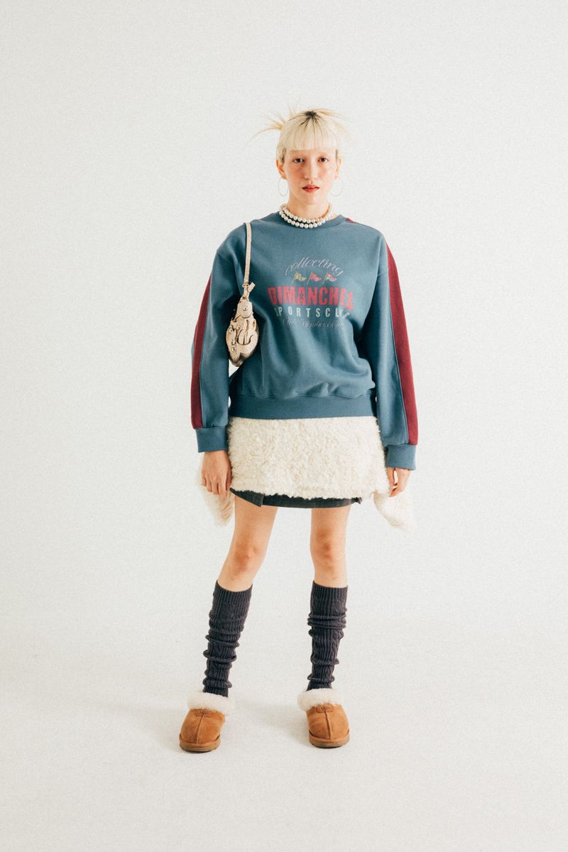 VINTAGE DEEP BLUE SWEATSHIRT