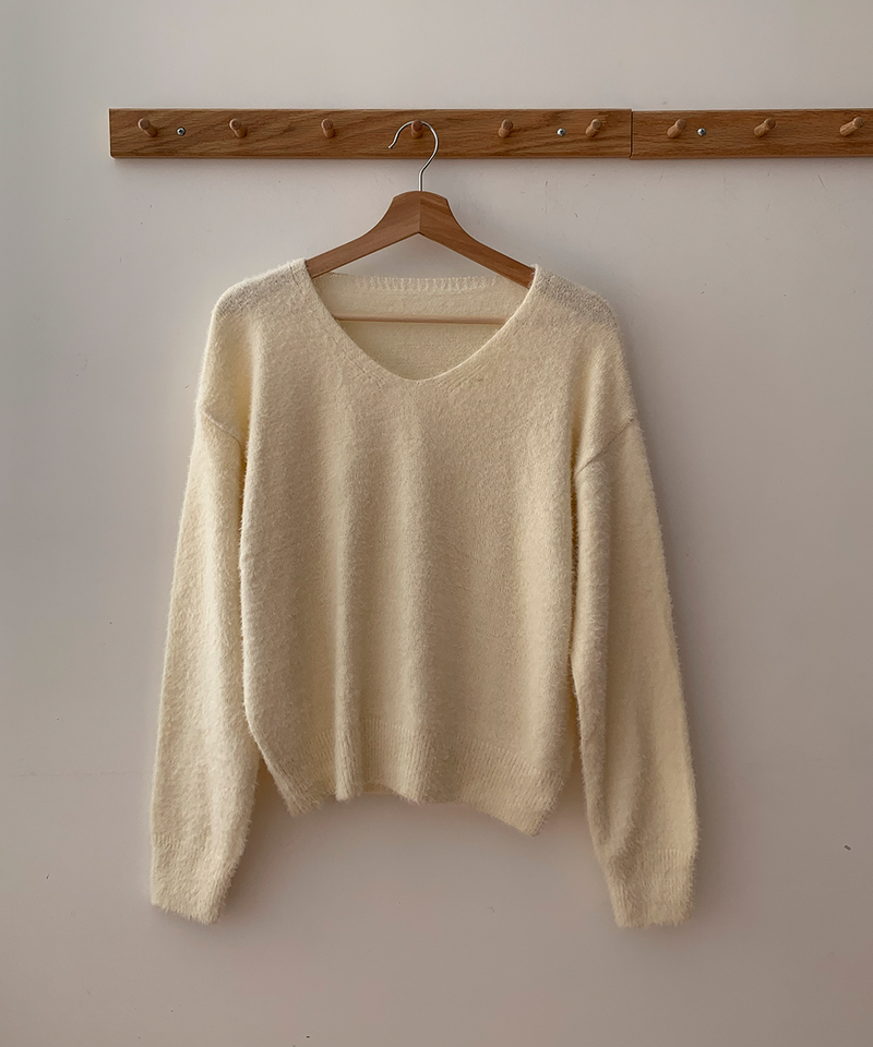 Soft Angora V-neck knitwear