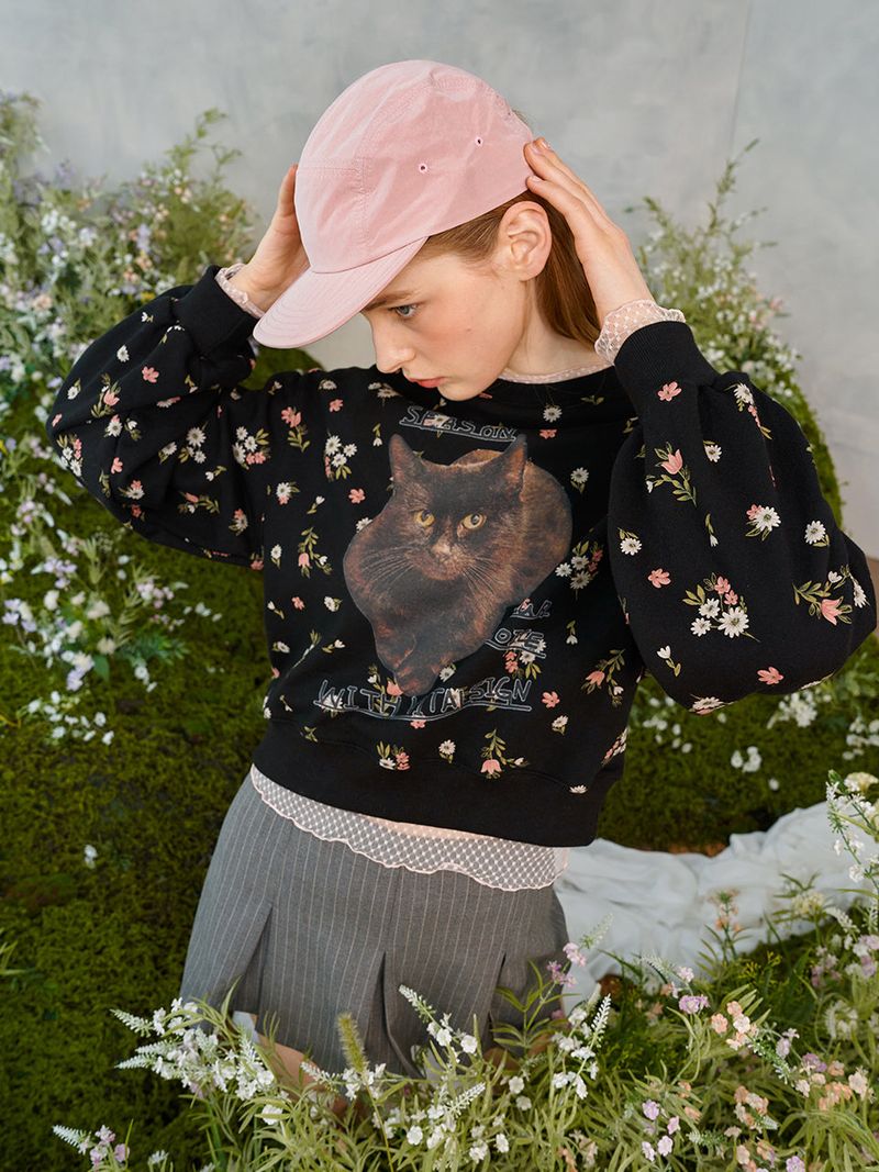 Flower Cat Lettering Sweatshirt (Black)