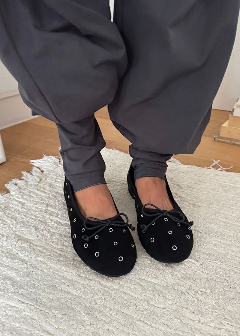 EYELET SUEDE FLAT SHOES (3color)