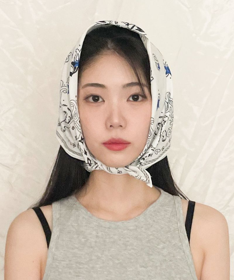 Se seoul（セレ ソウル）の「ペイズリーキャットバンダナスカーフホワイト（ヘアアクセサリー）」