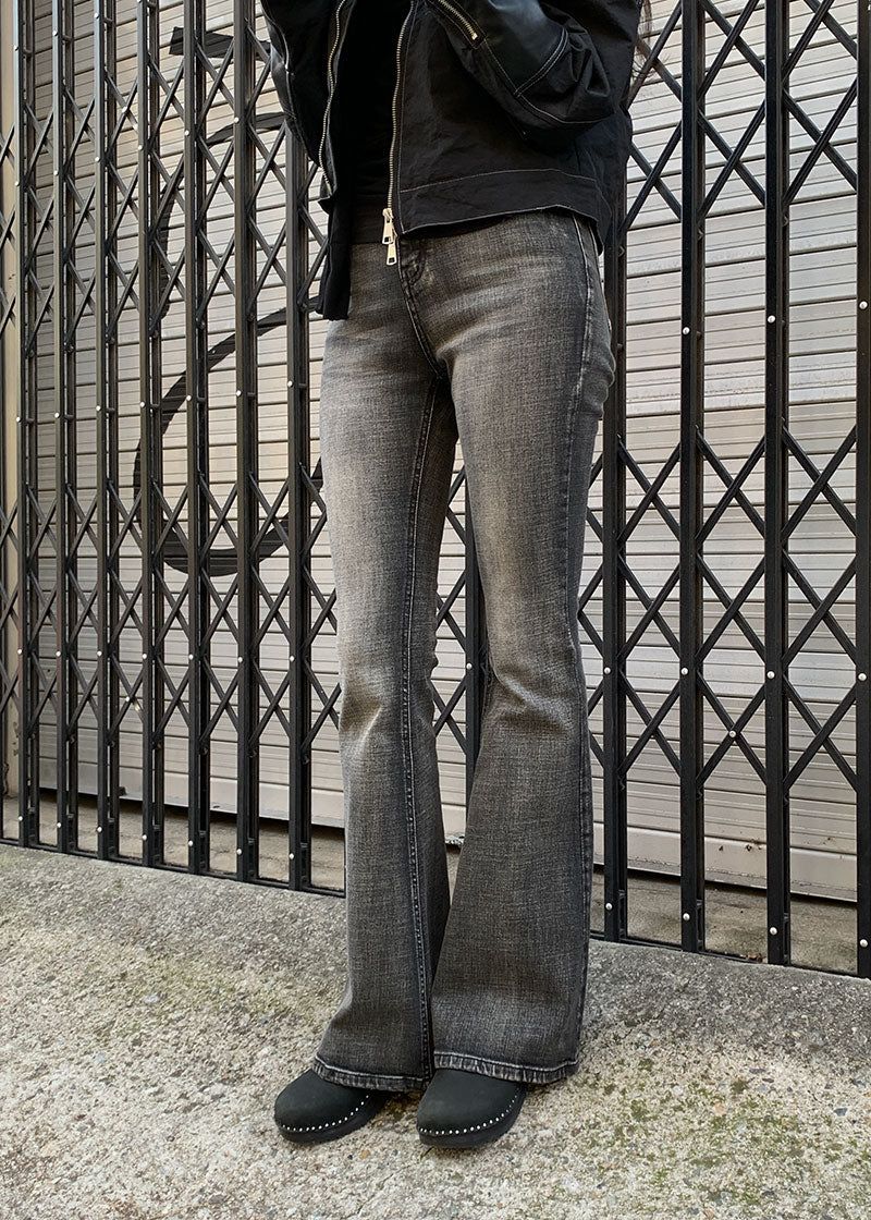SMOKY GREY BOOTS CUT DENIM