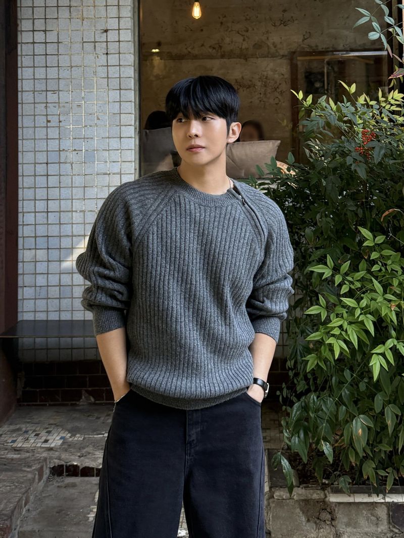 Going diagonal zipper knitwear