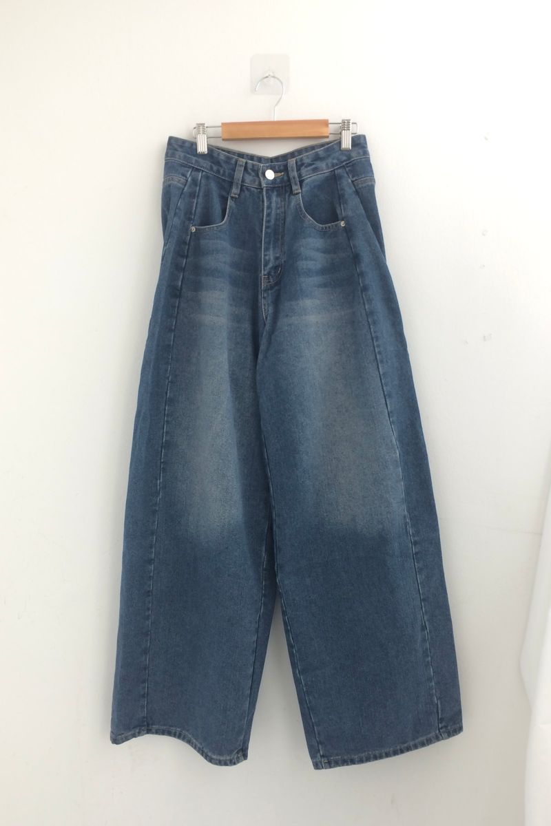 Curved incision balloon pants