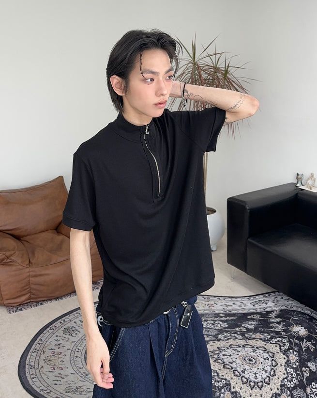 SATIIIZ（サティーズ）の「Med Low Cut Half Zip-Up Short Sleeve T-shirt（Tops）」