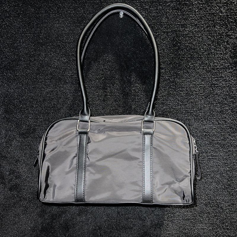Nylon sports shoulder bag (Black)
