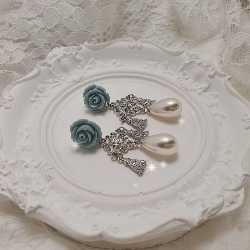 Mint Rose Chandelier Piercing