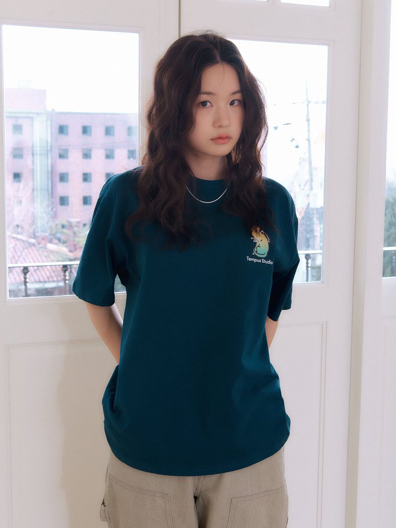 TEMPUSSTUDIO（テンプススタジオ）の「スマイリングキャットTシャツ_ティール（トップス）」