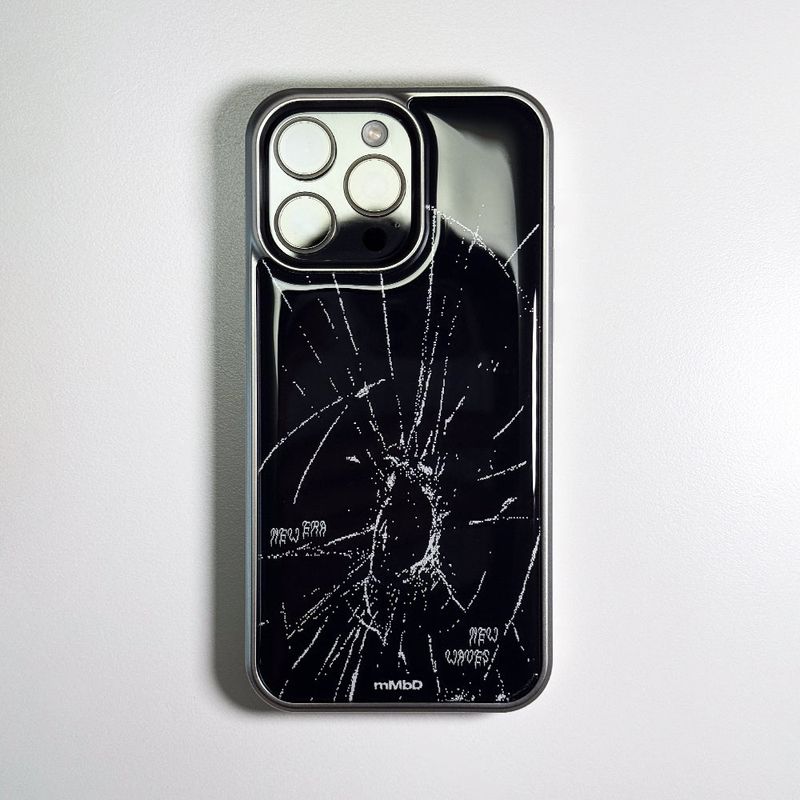 MEMORIESBOUNDARY（メモリーズバウンダリー）の「Fracture of Newtopia Phone Case (SV_Black)（Smartphone Accessories）」