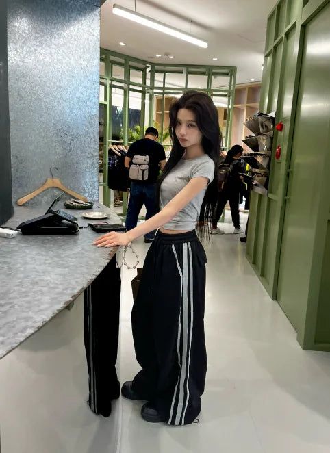 SIAOSIKO（シアオシコ）の「シルバートラックウェーブエッジワイドパンツ（パンツ）」