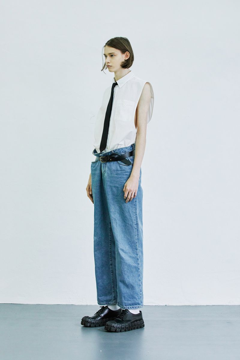 sleeveless nylon shirt white