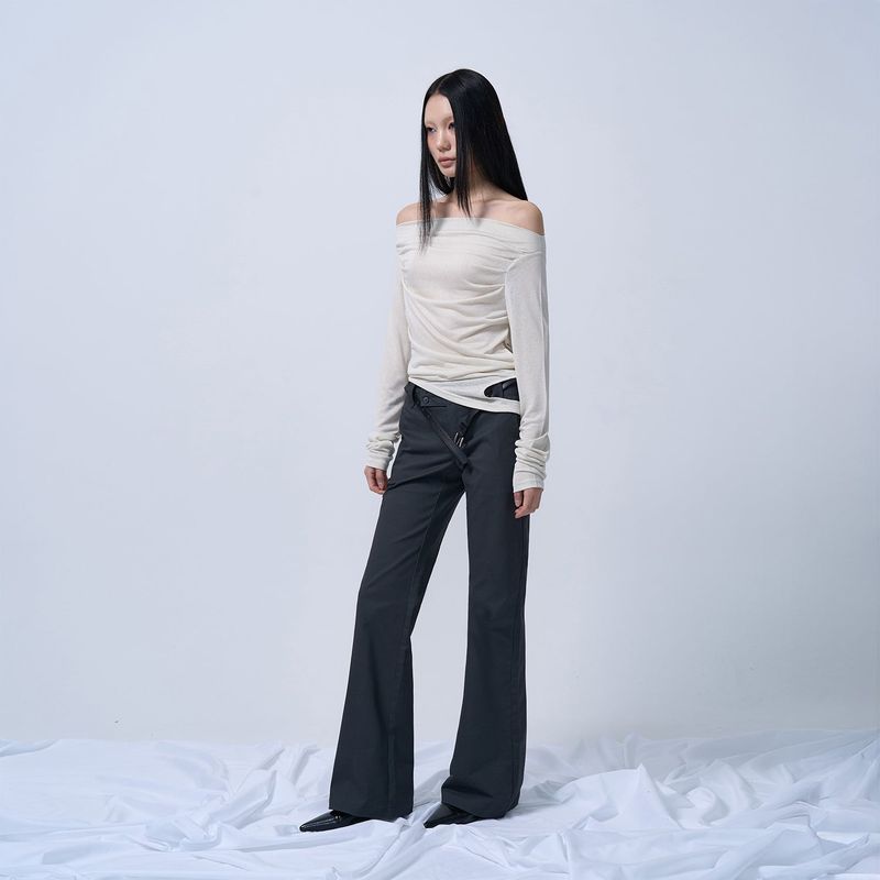LOW-RISE TWO BUTTON BOOTS CUT PANTS (CHARCOAL)