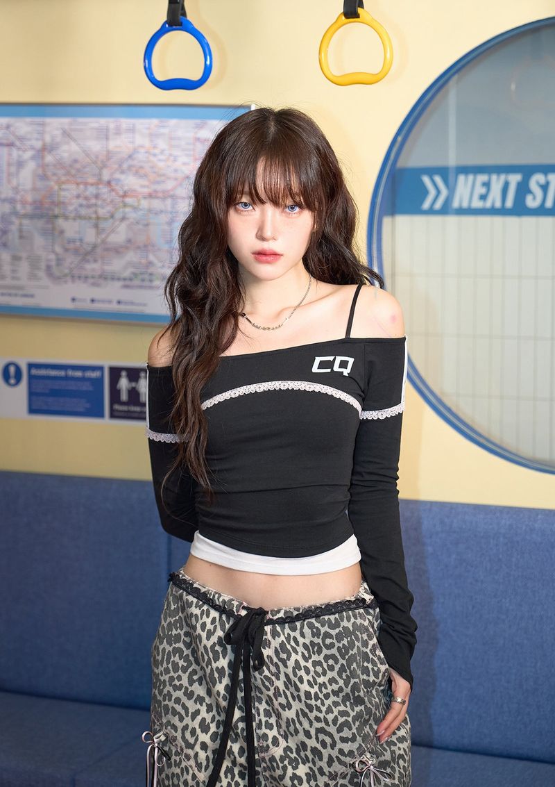 CHERRYQUIRI（チェリーキュリー）の「lace layered off shoulder sleeve - black（Tops）」