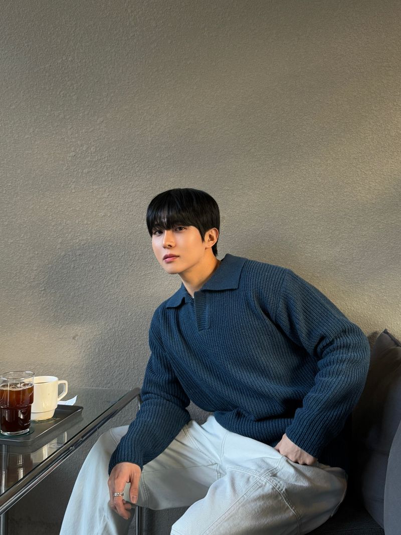 Open collar hachi knit