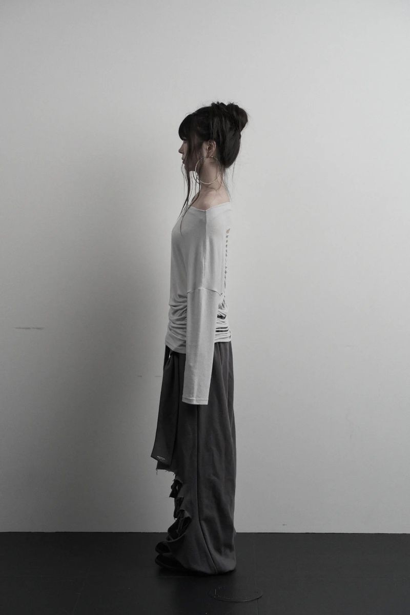 [label] back damage off-shoulder top (gray)