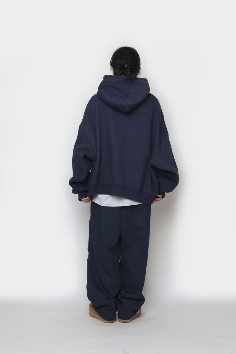 Napping hand warmer hooded zip-up