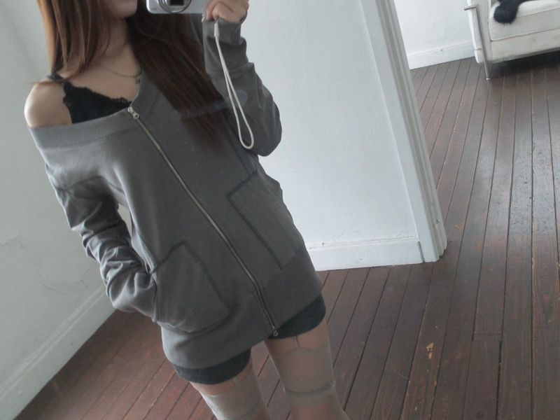 V neck hood zipup
