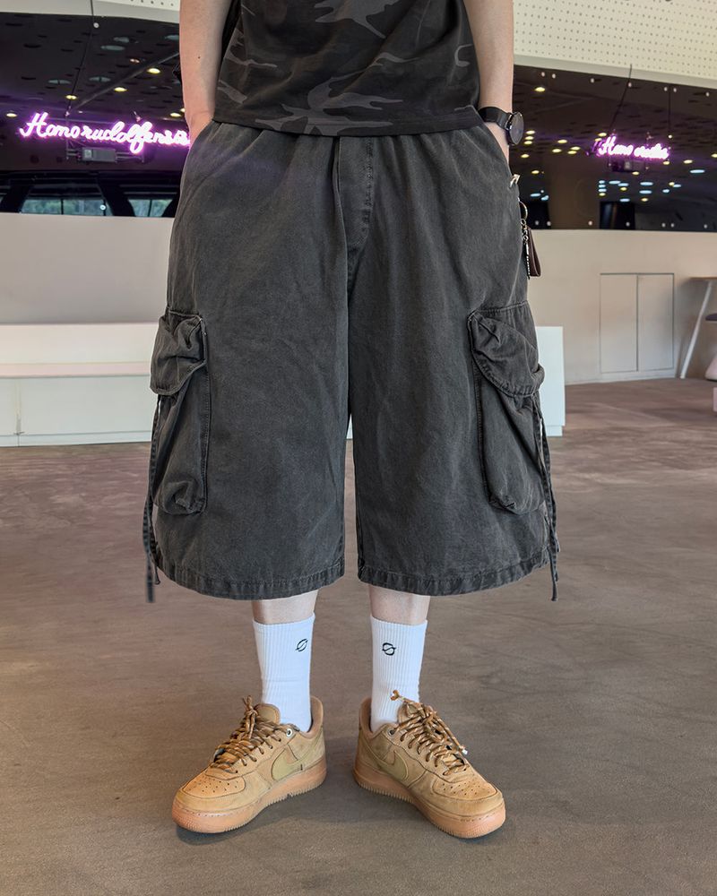JIIGEUM(ジグム)の「DROON Pigment Strap Cargo Bermuda(Pants)」