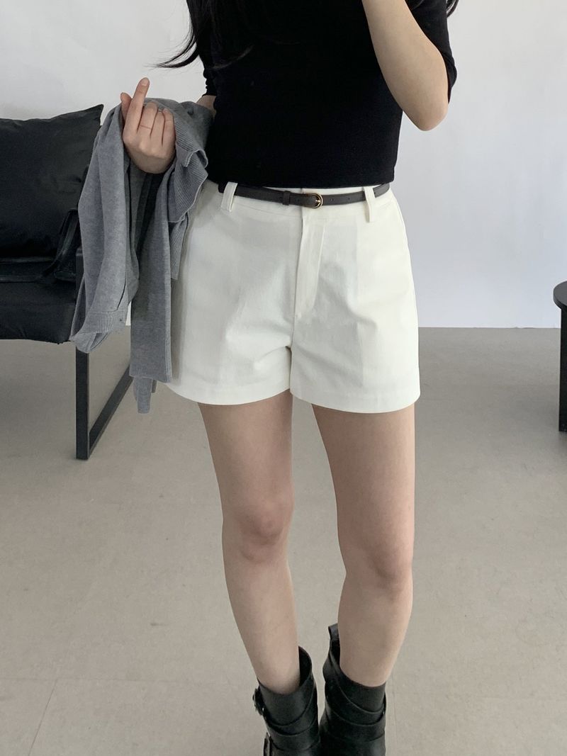 ROIA（ロイア）の「Levai three-quarter length shorts（Pants）」