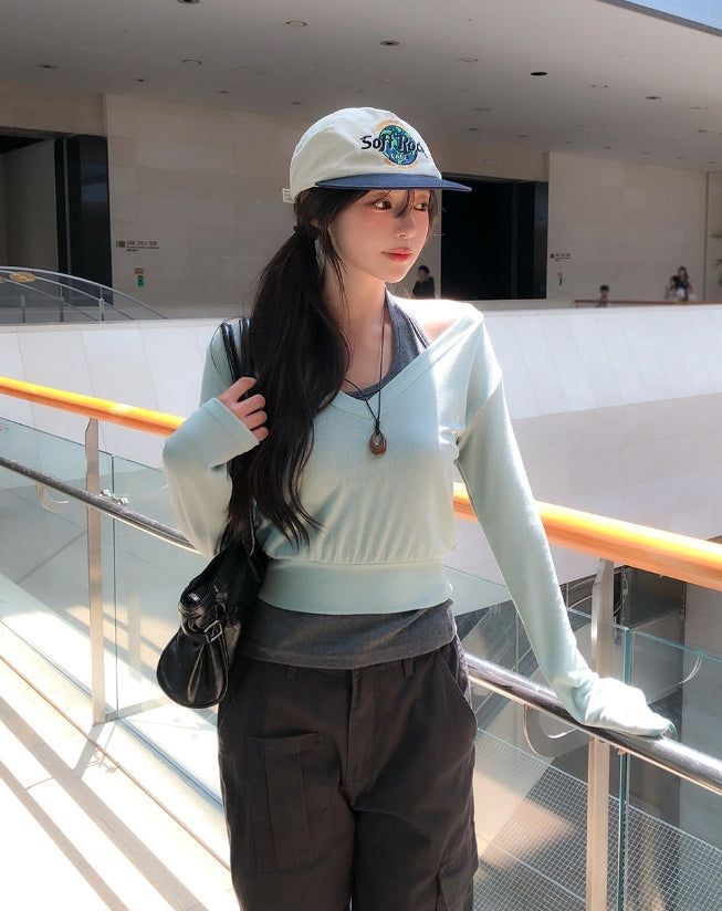 ULAN(ユレン)の「Pint Crop V-Neck Slim Long Sleeve(Tops)」