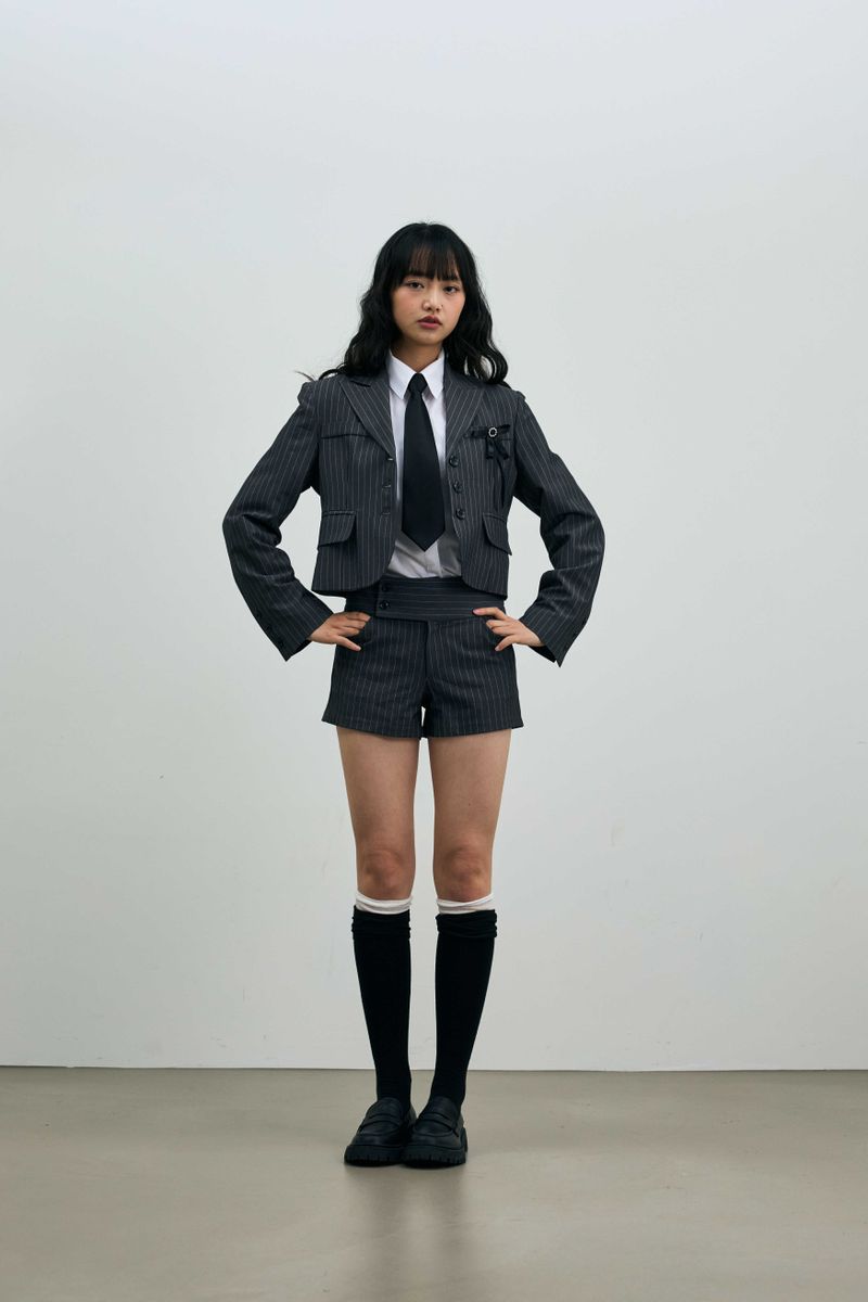 AVEL PINSTRIPE CROP JACKET / CHARCOAL