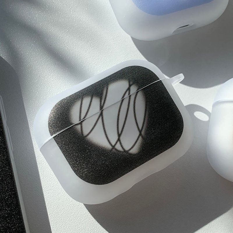 withsome（ウィズサム）の「チョコレートハートAirPodsケース_マット（スマホグッズ/小物）」