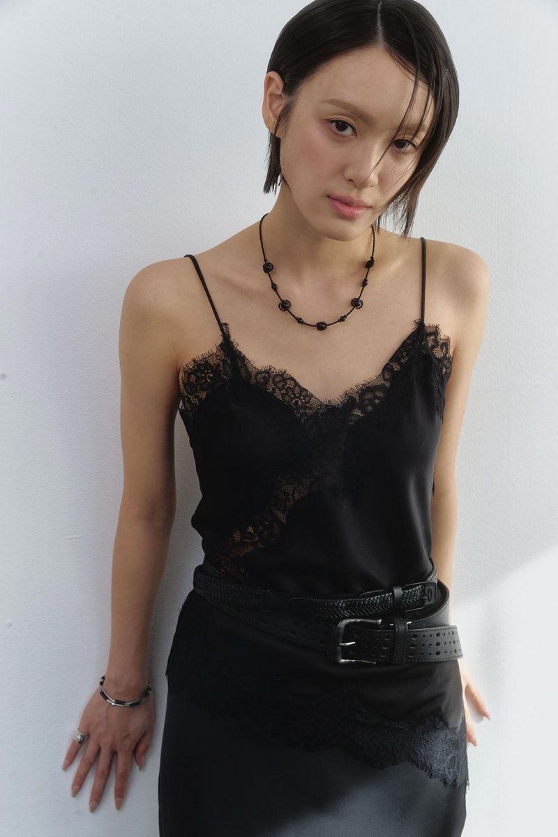 Onyx linked pattern necklace - long