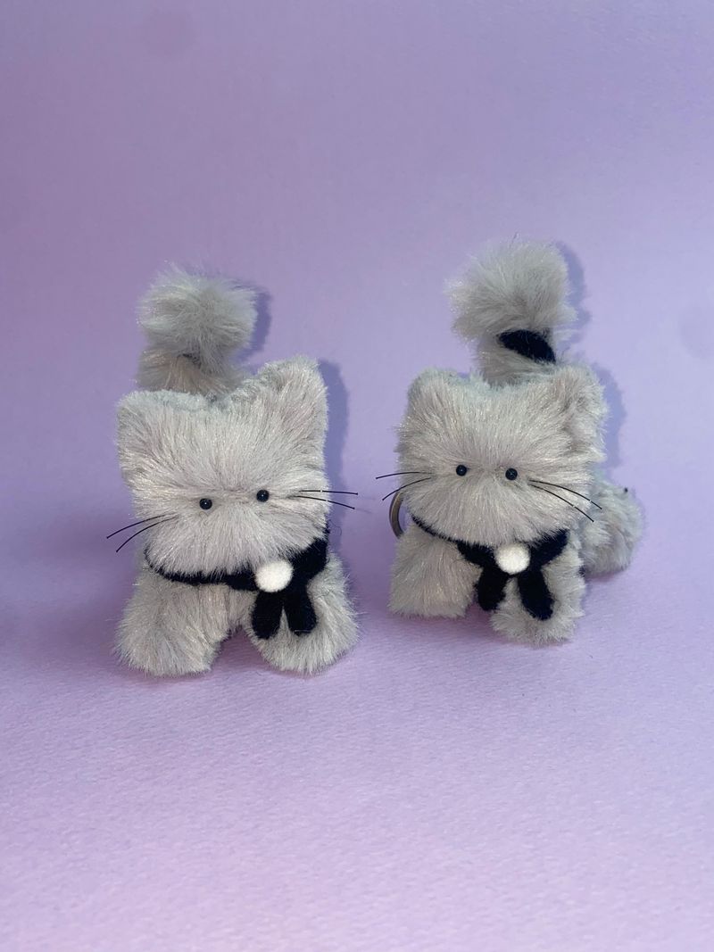 Myomyo cat keyring_grey