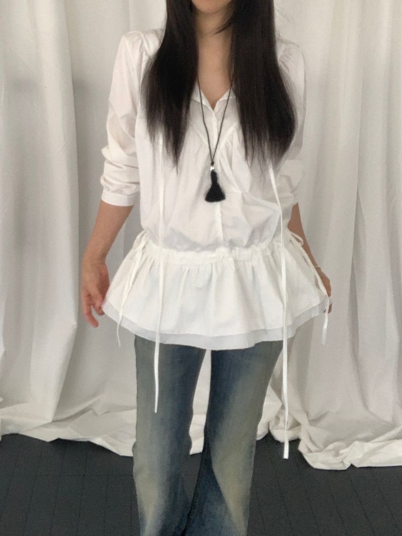 ROIA（ロイア）の「セリュニ リボン ボタン スリーブ ブラウス（トップス）」