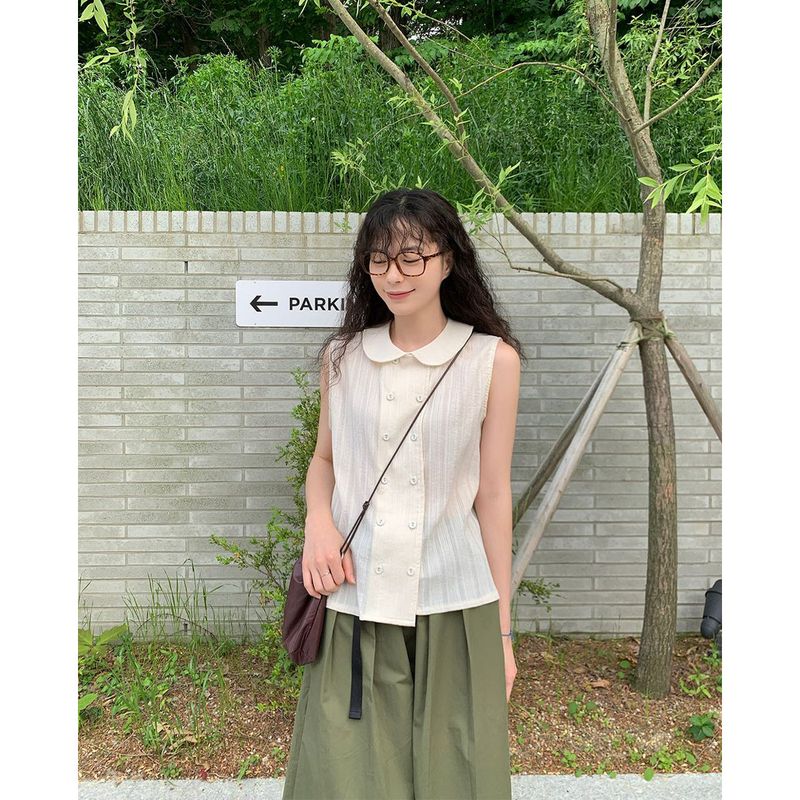 burring sleeveless blouse