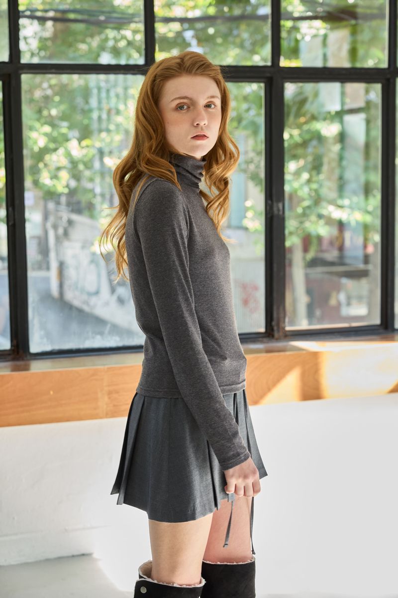 CLASSIC WOOL TURTLENECK TOP / CHARCOAL