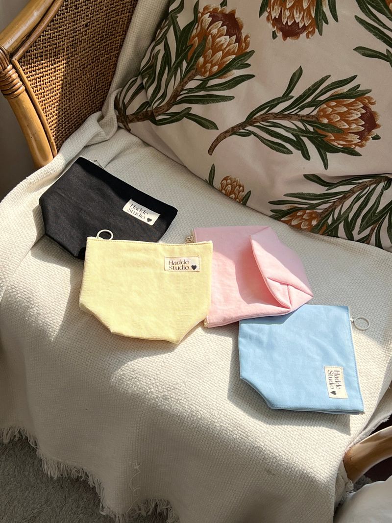 HADDE LOGO LABEL POUCH BAG