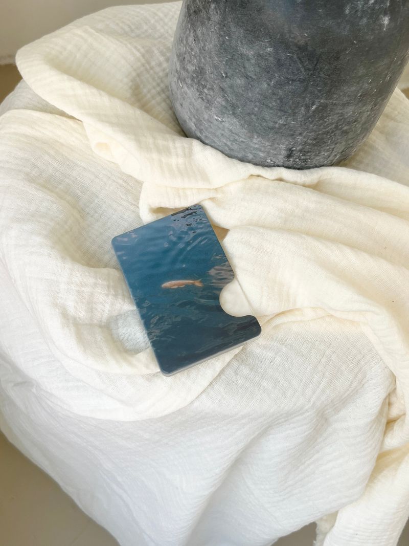 [blurry afternoon magsafe cardslot]
