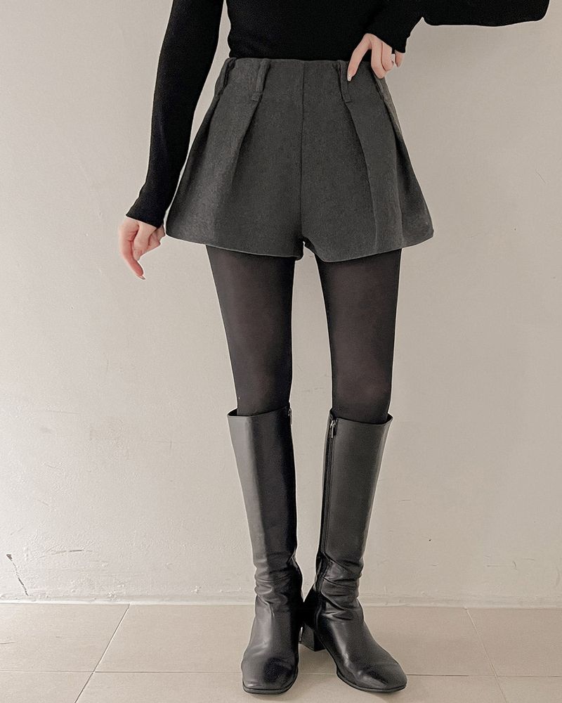 Wool pin tuck shorts pants
