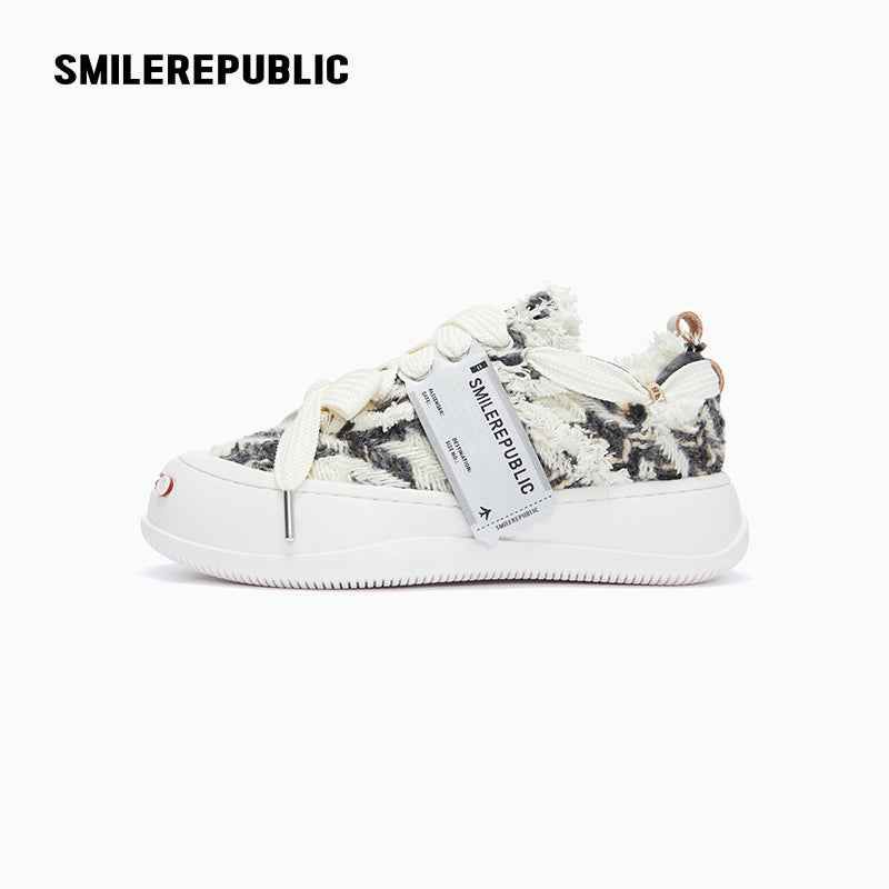 SMILEREPUBLIC（スマイルリパブリック）の「ブラック＆クリームフレイドツイードプラットフォームスニーカー（シューズ）」