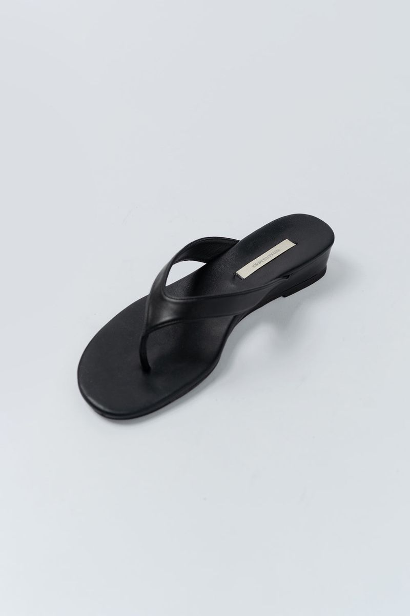 Simple flip-flop_black