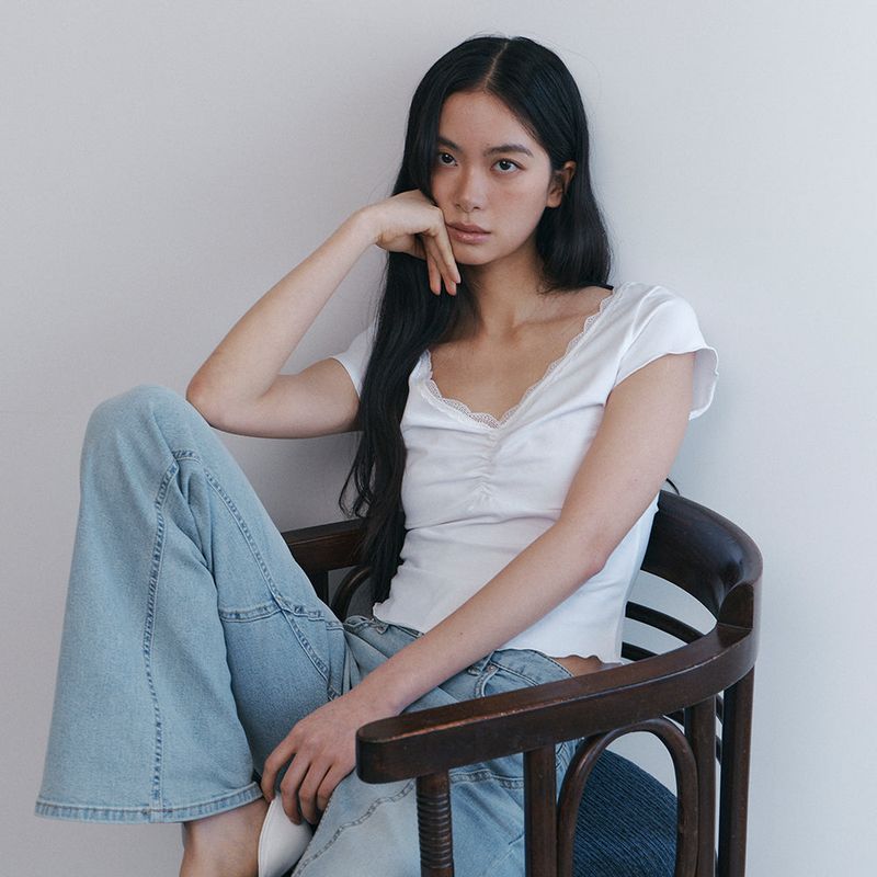 C V-NECK LACE SHIRRING TOP_WHITE