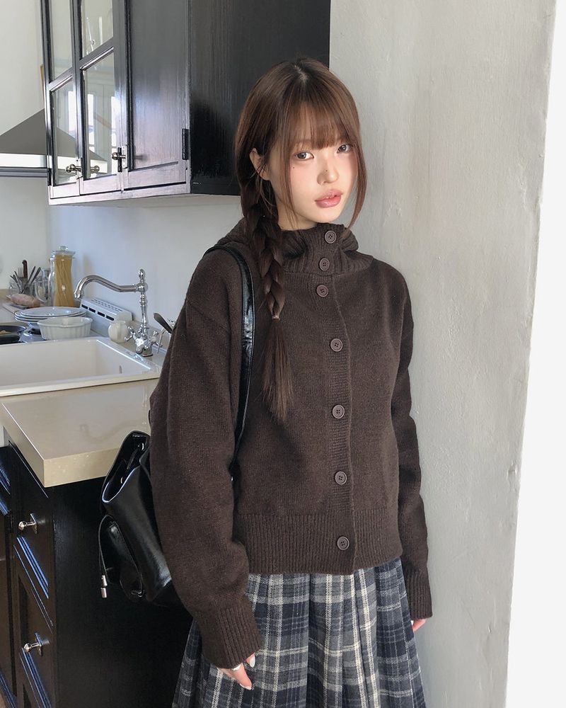 WONDER WONDER（ワンダーワンダー）の「クアンフードハイネックボタンニットカーディガン（トップス）」