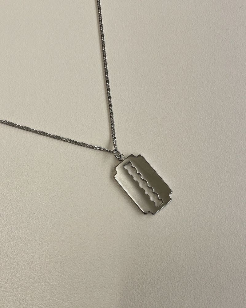 razor necklace