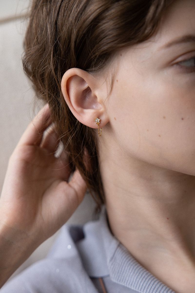 Tiny star and chain drop earring