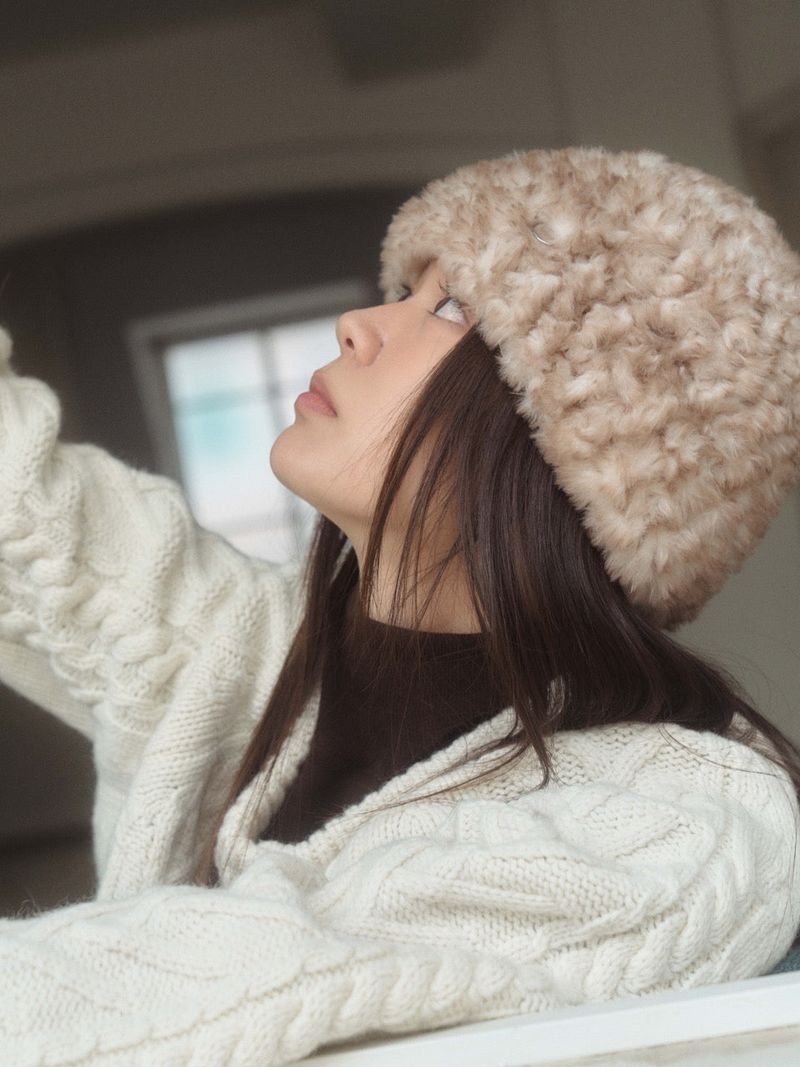 Mushroom Fakefur Beanie - Beige