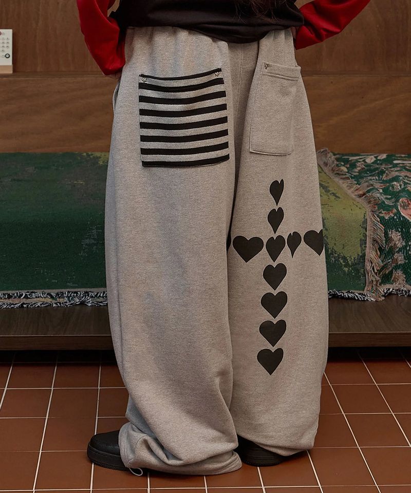 WaiKei（ワイケイ）の「ハートクロススウェットパンツ（パンツ）」